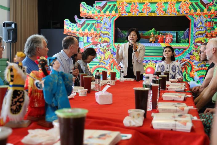 偶戲接軌國際 張麗善縣長會歐美五國偶劇團 品嚐雲林美食