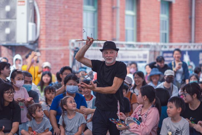 雲林國際偶戲節邀請國外偶戲團體參與，增進彼此文化交流，也開拓民眾的視野。