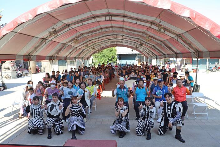 「2024藝術宅急便」前進元長 張麗善縣長與大小朋歡度仲夏午后。